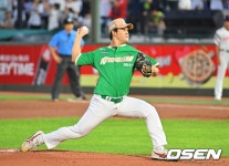 이게 진짜예요? '0-8→15-10' 롯데시네마! 롯데 13득점 빅이닝 신기록 폭발...한동희 만루포+손성빈 역전 결승타 [부산 리뷰] | 미주중앙일보