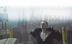 [리뷰] 가짜 신부가 전하는 도덕과 위선의 가르침 | 미주중앙일보 [리뷰] 가짜 신부가 전하는 도덕과 위선의...