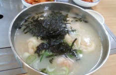 이상조 전통만두국 비추