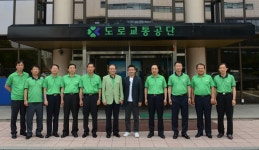광고천재 이제석 방문 홈 > 공단소개 > 공단소개 > 기관장 경영활동 광고천재 이제석 방문