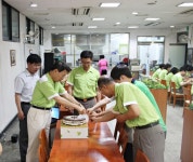 [용인운전면허시험장]6월 생월자 해피버스데잉 홈 > 공단소개 > 사회공헌사업 > KoROAD 사랑나누기 [용인운전면허시험장]6월 생월자 해피버스데잉