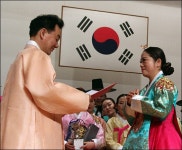 소리 내어 글을 읽는 송서와 율창 [우리문화신문] 소리 내어 글을 읽는 송서와 율창