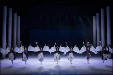 새로운 ‘한량무’ 관객들의 큰 손뼉을 받다 [우리문화신문] 새로운 ‘한량무’ 관객들의 큰 손뼉을 받다