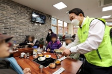 인천 동구 금창동·배다리 협동조합, 따뜻한 만둣국 대접:경인투데이뉴스 ≪경인투데이뉴스≫ 인천 동구 금창동·배다리 협동조합, 따뜻한 만둣국... 