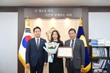 파주시의회 6월 칭찬공무원‘운정3동 전혜림 주무관’선정:경인투데이뉴스 ≪경인투데이뉴스≫ 파주시의회 6월 칭찬공무원... 