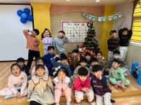 인천 서구 명문유치원, ‘사랑의 라면트리’ 기부로 연말 이웃사랑을... 인천 서구 명문유치원, ‘사랑의 라면트리’ 기부로  연말 이웃사랑을 전하다