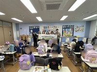 전달식 초롱초등학교에서 진행:경인투데이뉴스 ≪경인투데이뉴스... 학생 교통안전을 위한 노란반사카드 전달식 초롱초등학교에서 진행