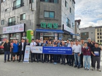 원주시장애인종합복지관 모두애(愛)공간 7호점 현판식 진행:경인투데이뉴스 ≪경인투데이뉴스≫ 원주시장애인종합복지관 모두애(愛)공간 7호점... 