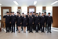 동해지방해양경찰청 신임경찰관 14명 전입신고식 개최:경인투데이뉴스 ≪경인투데이뉴스≫ 동해지방해양경찰청 신임경찰관 14명... 
