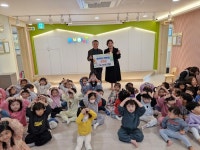 위브아이어린이집, 천안시 청룡동에 후원금 기탁:경인투데이뉴스 ≪경인투데이뉴스≫ 위브아이어린이집, 천안시 청룡동에 후원금 기탁