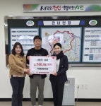 씨엠케미칼, 천안시 성환읍에 이웃돕기 성금 기탁:경인투데이뉴스 ≪경인투데이뉴스≫ 씨엠케미칼, 천안시 성환읍에 이웃돕기 성금 기탁