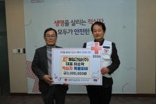 통일건설(주), 대한적십자사 인천지사에 특별회비 300만원 전달:경인투데이뉴스 ≪경인투데이뉴스≫ 통일건설(주), 대한적십자사 인천지사에... 