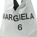 [MM6] 여성 로고 캔버스 제페니즈백 S54WD0039 P4537 H9097 - LABELLUSSO [MM6]  여성 로고 캔버스 제페니즈백  S54WD0039 P4537 H9097