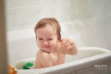 [매일아이] 아기와 함께 하는 목욕놀이 [매일아이] 아기와 함께 하는 목욕놀이 