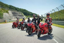 트랙에서 만난 두카티스트들 | 월간모터바이크 트랙에서 만난 두카티스트들