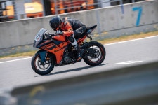 조작의 즐거움, KTM RC 390 트랙테스트 | 월간모터바이크 조작의 즐거움, KTM RC 390 트랙테스트