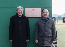 권오섭 엘앤피코스메틱 회장 고려대 럭비부 위해 1억 기부 [이엠디] 권오섭 엘앤피코스메틱 회장 고려대 럭비부 위해 1억 기부