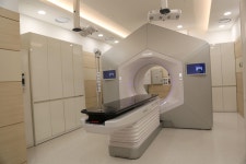 경북대병원과 칠곡경북대병원, 첨단 방사선 암치료기 ‘바이탈 빔’ 본격 가동