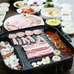돈코보쌈 & 생고기 - 서울 마포구 연남동 지역맛집