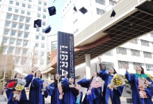 명지투데이 - ‘2022학년도 전기 석‧박사 및 학사 학위수여식’ 열려 ‘2022학년도 전기 석‧박사 및 학사 학위수여식’ 열려
