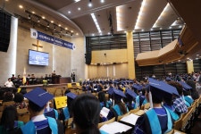 명지투데이 - ‘2022 학년도 후기 석·박사 및 학사 학위수여식’ 열려 ‘2022 학년도 후기 석·박사 및 학사 학위수여식’ 열려