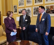 조태용 주미대사, 에이미 클로버샤(Amy Klobuchar) 연방 상원의원(미네소타) 면담(7.27) 상세보기|역대 공관장 활동사항 | 주미국 대한민국... 