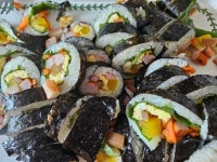 momQ | 맘큐 | 유한킴벌리 직영몰 오늘의 한끼는 엄마표  김밥이랍니다.
