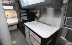 유럽의 풍미를 머금은 꿈의 카라반! – 에어스트림 유로피언 604 - 모토야 유럽의 풍미를 머금은 꿈의 카라반! – 에어스트림 유로피언 604