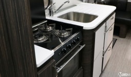 유럽의 풍미를 머금은 꿈의 카라반! – 에어스트림 유로피언 604 - 모토야 유럽의 풍미를 머금은 꿈의 카라반! – 에어스트림 유로피언 604