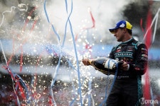 재규어 TCS 레이싱 팀 미치 에반스, 포뮬러 E 서울 경기에서 시즌 네번째 우승 - 모토야 재규어 TCS 레이싱 팀 미치 에반스, 포뮬러 E 서울... 