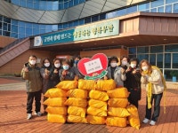 남악중학교 학부모회 김치 150박스 나눔 및 김춘자 이중 보리쌀 200포... 무안군청 남악중학교 학부모회 김치 150박스 나눔 및 김춘자 이중... 