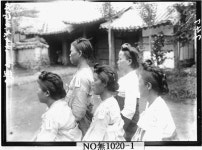사료조사4 전남장흥 부인 5명 체격 측정 측면 | 소장품 검색:국립중앙박물관 사료조사4 전남장흥 부인 5명 체격 측정 측면 | 소장품 검색