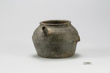 손잡이 달린 귀 때 항아리 | 소장품 검색:국립중앙박물관 손잡이 달린 귀 때 항아리 | 소장품 검색