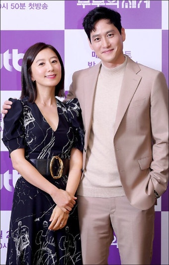 [MD포토] 박해준-김희애, `다정한 부부` - 마이데일리 [MD포토] 박해준-김희애, '다정한 부부'