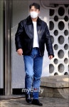 장민호, `청바지에 가죽 점퍼 상남자 패션` [MD포토] - 마이데일리 장민호, 청바지에 가죽 점퍼 상남자 패션 [MD포토]