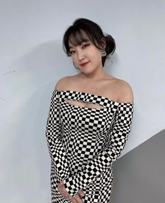 이은지 맞아? 과감한 트임 드레스로 뽐낸 `반전 몸매` - 마이데일리 이은지 맞아? 과감한 트임 드레스로 뽐낸 '반전 몸매'