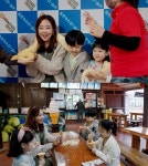 `백종원♥` 소유진, 日여행 중 울고 화내는 삼남매 `어질`…母 애... 화내는 삼남매 어질&hellip;母 &quot;애 셋 낳아 힘드네&quot; [걸환장]