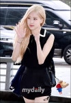 블랙핑크 로제 `팬들을 향한 반가운 미소와 손인사` - 마이데일리 블랙핑크 로제 팬들을 향한 반가운 미소와 손인사