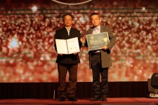 [내외신문] 배우 김동일, 올해 남자 배우 연예인대상 우수상:내외신문 ≪내외신문≫ [내외신문] 배우 김동일,...