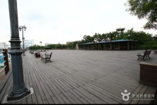 연안부두에서 본 바다와 도시의 공존:내외신문 ≪내외신문≫ 연안부두에서 본 바다와 도시의 공존