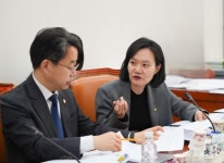 김남희 의원,˝출산.크레딧,사후 급여보다 사전 적립이 더 효율˝:내외신문 ≪내외신문≫ 김남희 의원,˝출산.크레딧,사후 급여보다 사전 적립이 더... 