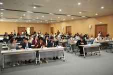 25.05.14 2025년 올해의 책 작가 초청 강연회 - 365일 열린시장실 25.05.14 2025년 올해의 책 작가 초청 강연회