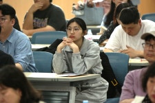 25.05.14 2025년 올해의 책 작가 초청 강연회 - 365일 열린시장실 25.05.14 2025년 올해의 책 작가 초청 강연회