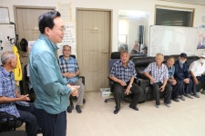 공산면 경로당 방문(공산면 5일시장 장보기 행사와 연계) - 365일 열린시장실 공산면 경로당 방문(공산면 5일시장 장보기 행사와 연계) 