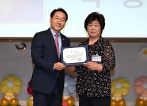 행사앨범-제35회 구민의날 기념식 논현1동 수상자 내용 | 남동구청 행정복지센터>구월1동>우리동소식 행사앨범-제35회 구민의날 기념식 논현1동... 