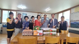 행사앨범-구월3동 자유총연맹, 대우재 경로당에 말복맞이 수박... 자유총연맹, 대우재 경로당에 말복맞이 수박, 복숭아, 계란 후원(2025. 8. 7.)... 