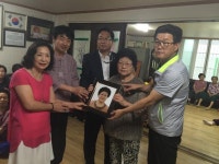 보도자료-구월3동 해밀학교“장수사진 전달” 내용 | 남동구청>소식과 알림>남동소식 보도자료-구월3동 해밀학교“장수사진 전달”  내용... 