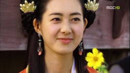 [선덕여왕] 덕만에게 꽃을 건네는 비담 - 티비잡담방 - 네모판 [선덕여왕] 덕만에게 꽃을 건네는 비담