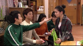 [그대웃어요] 양말 때문에 삐진 현수 - 티비잡담방 - 네모판 [그대웃어요] 양말 때문에 삐진 현수