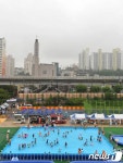 워터파크로 변신한 서울 숭덕 초등학교 - 지금국내엔 - 네모판 워터파크로 변신한 서울 숭덕 초등학교